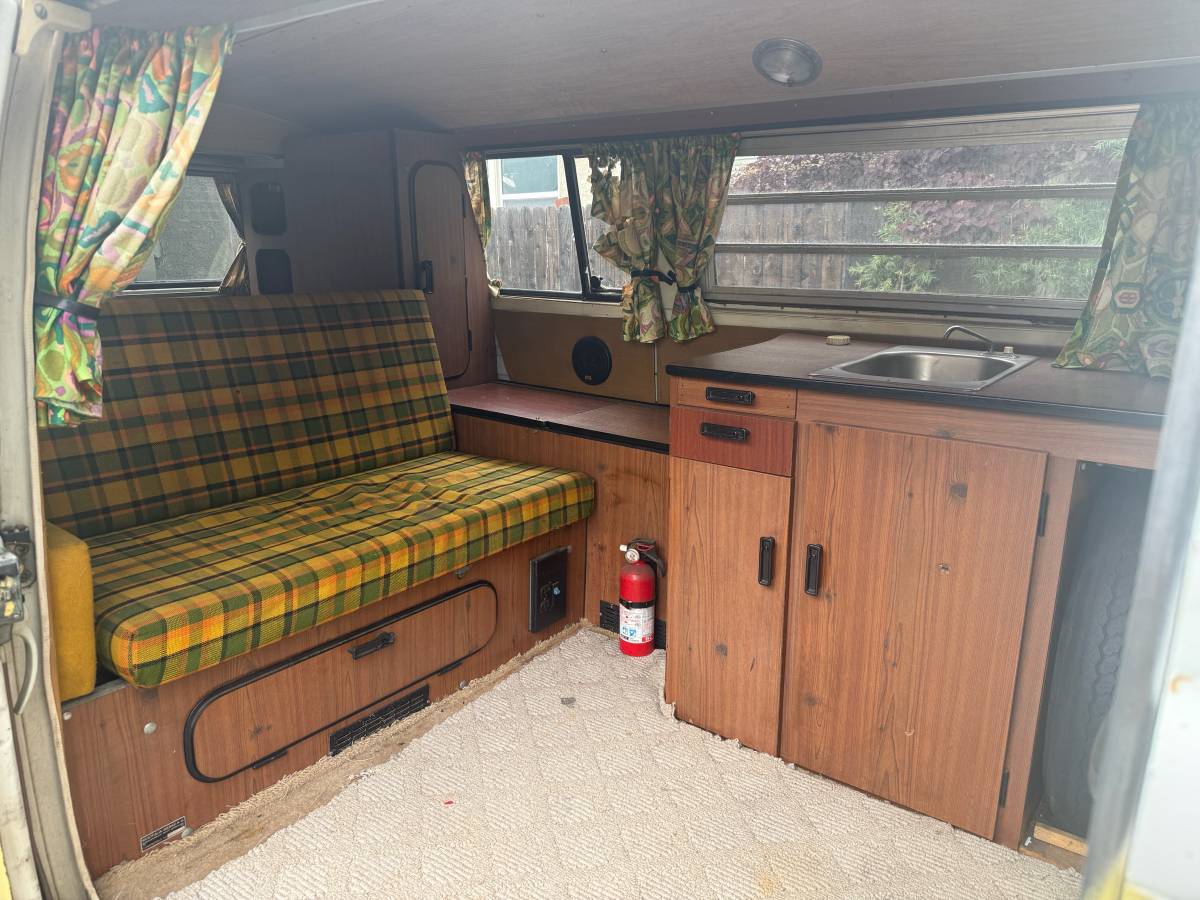Volkswagen-bus-1972-4