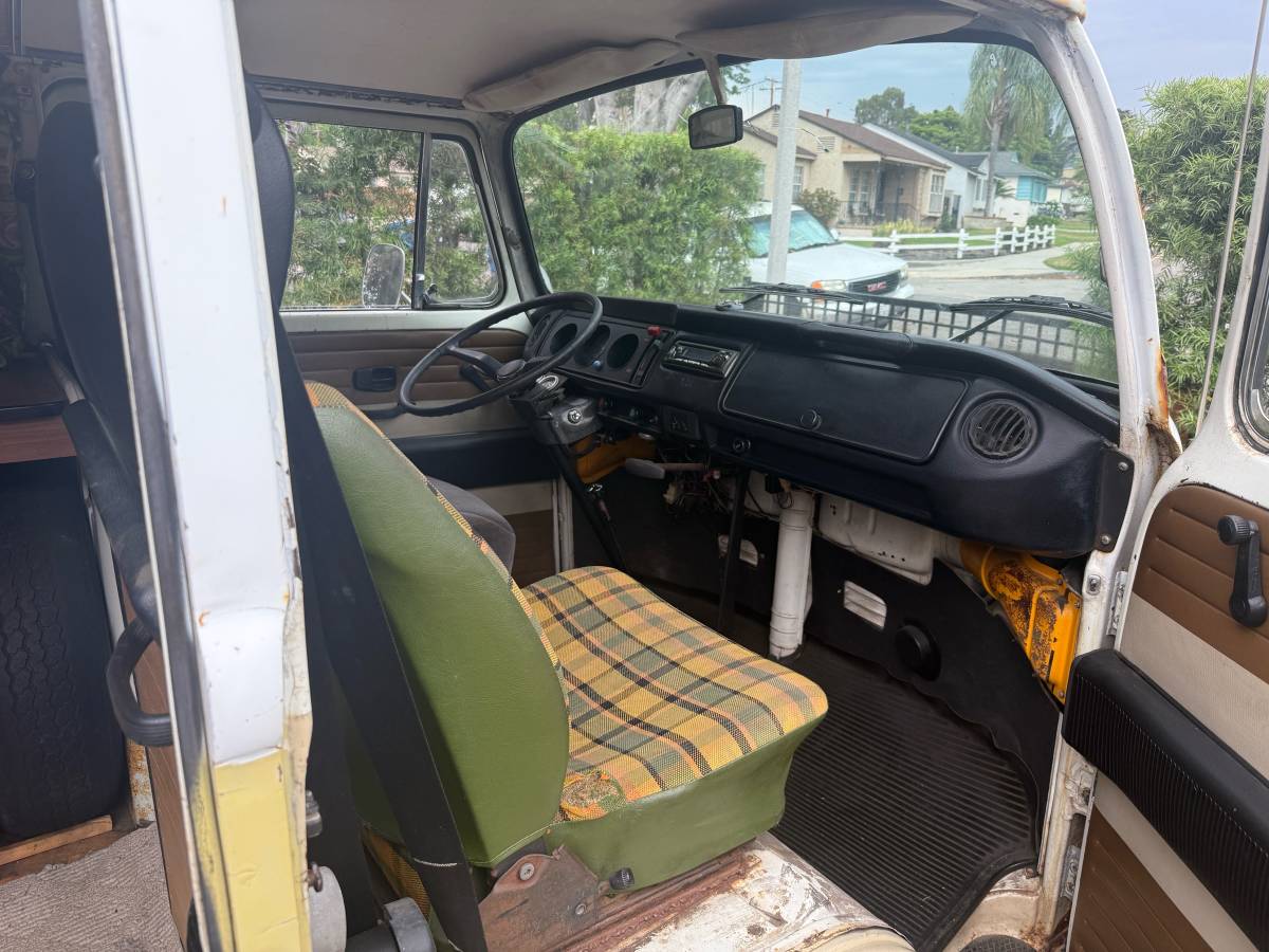 Volkswagen-bus-1972-7