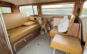 Volkswagen-bus-1972-9