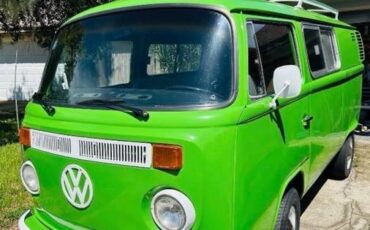 Volkswagen-bus-1973-green-1