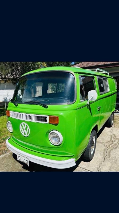 Volkswagen-bus-1973-green-1