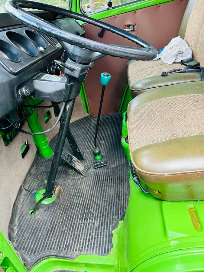 Volkswagen-bus-1973-green-2