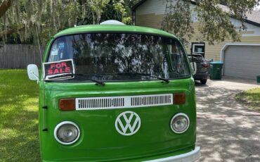 Volkswagen-bus-1973-green