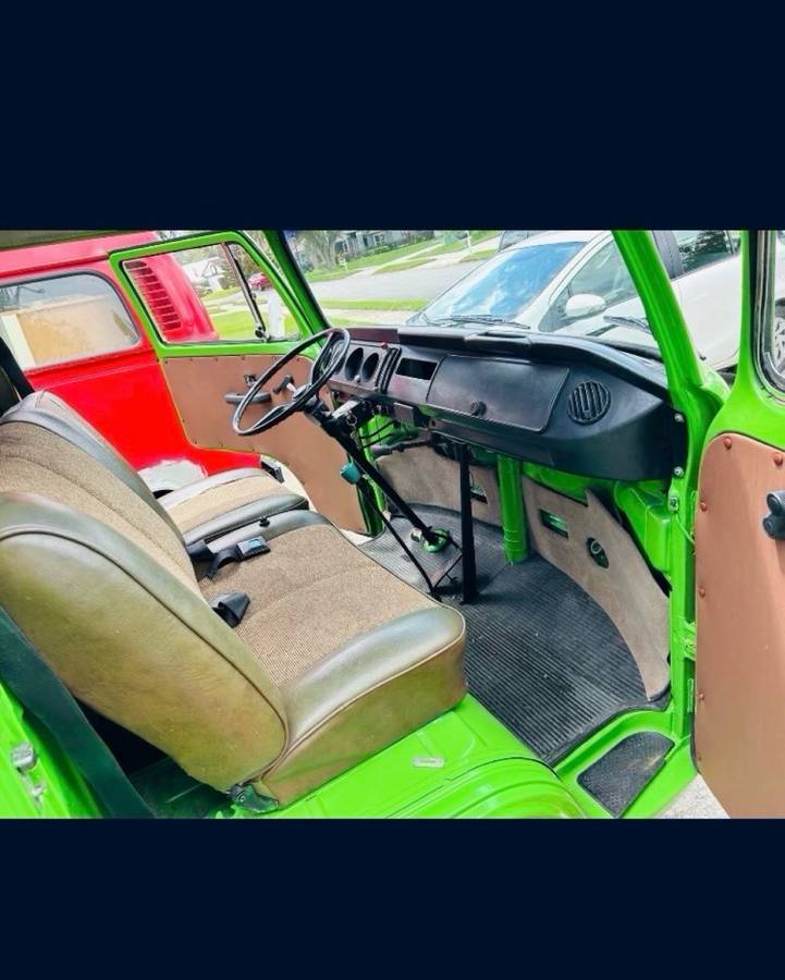 Volkswagen-bus-1973-green-4