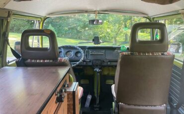 Volkswagen-bus-1977-1