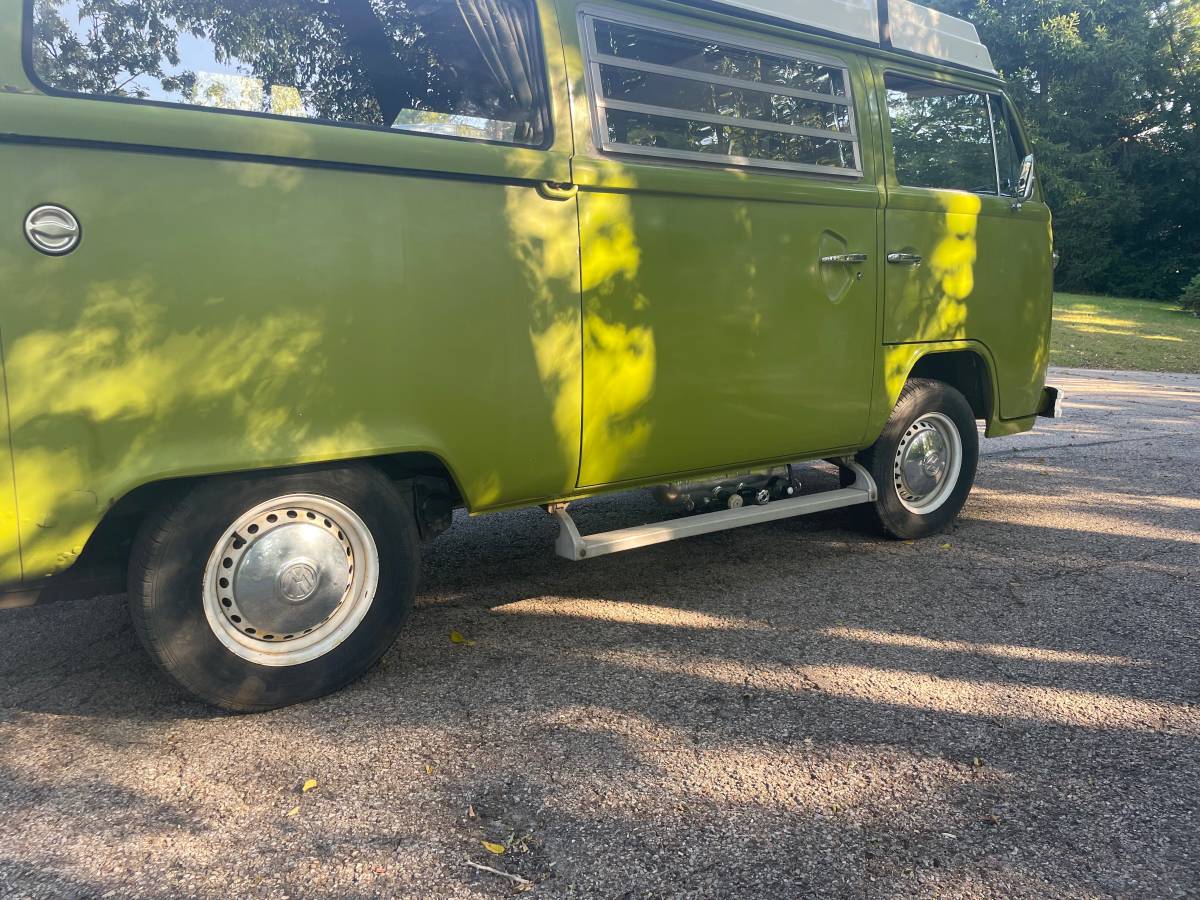 Volkswagen-bus-1977-11