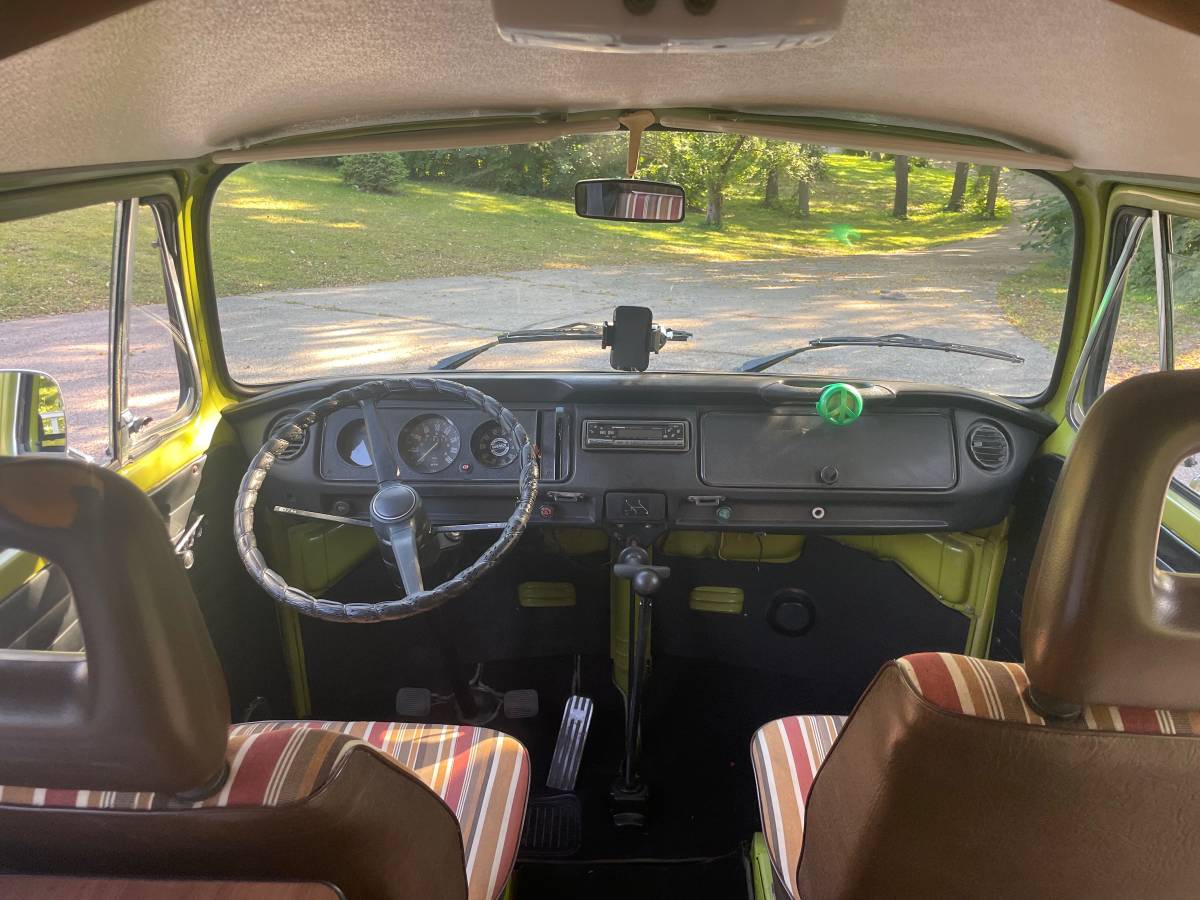 Volkswagen-bus-1977-4
