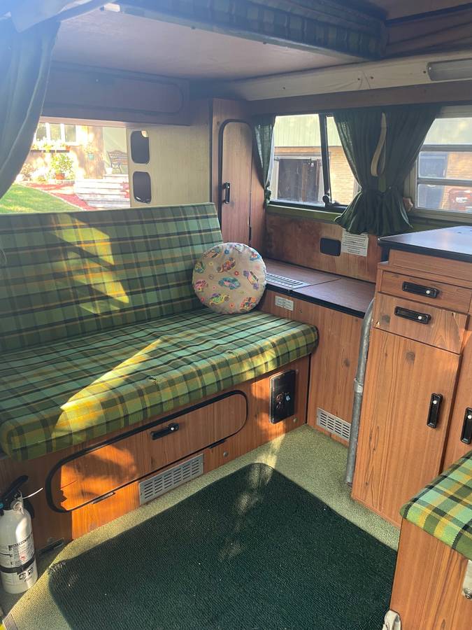 Volkswagen-bus-1977-6
