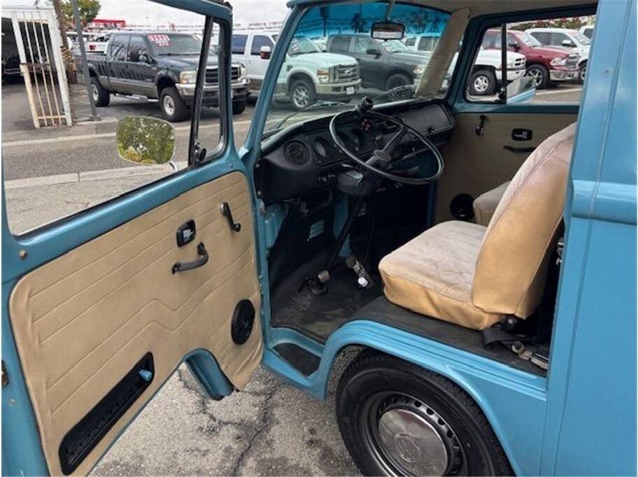 Volkswagen-bus-camper-1973-11
