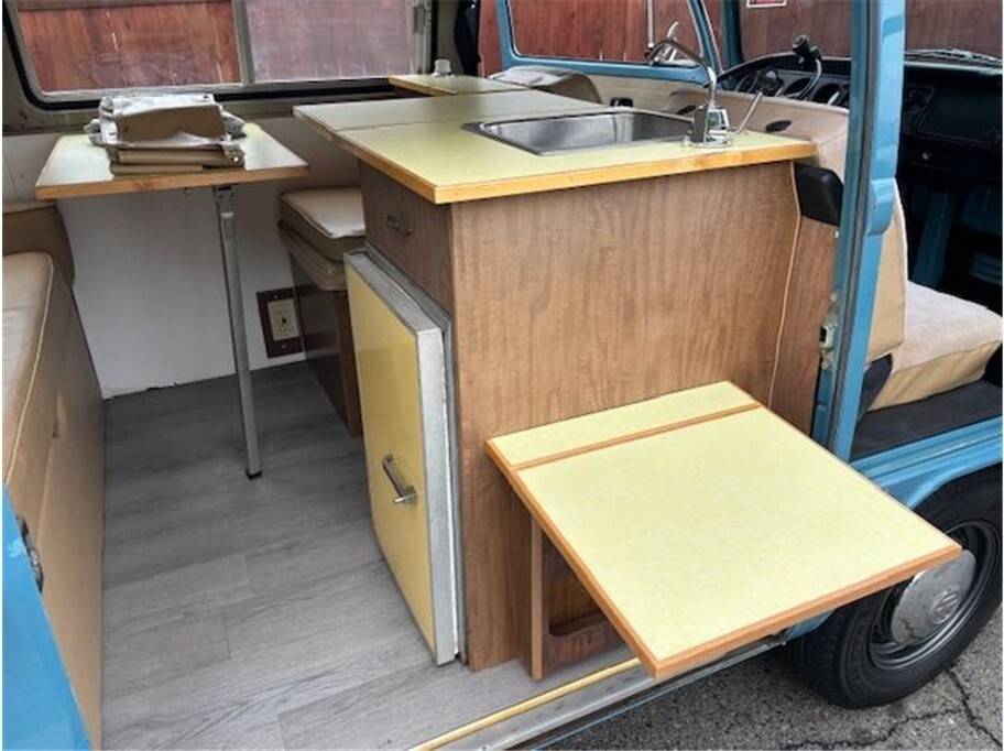 Volkswagen-bus-camper-1973-17