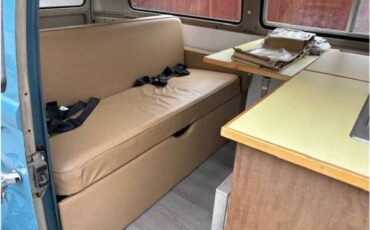 Volkswagen-bus-camper-1973-3