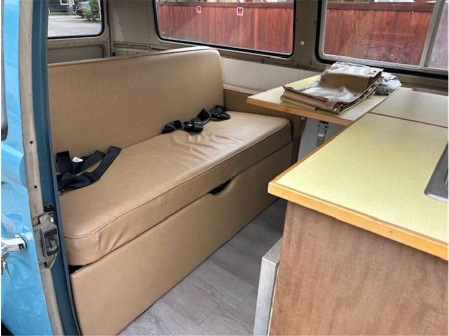 Volkswagen-bus-camper-1973-3