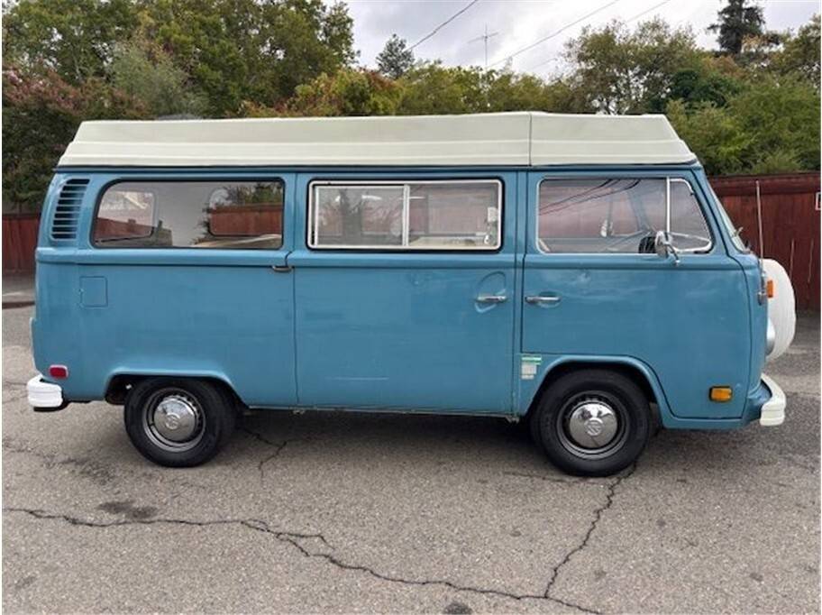 Volkswagen-bus-camper-1973-8