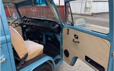 Volkswagen-bus-camper-1973-9