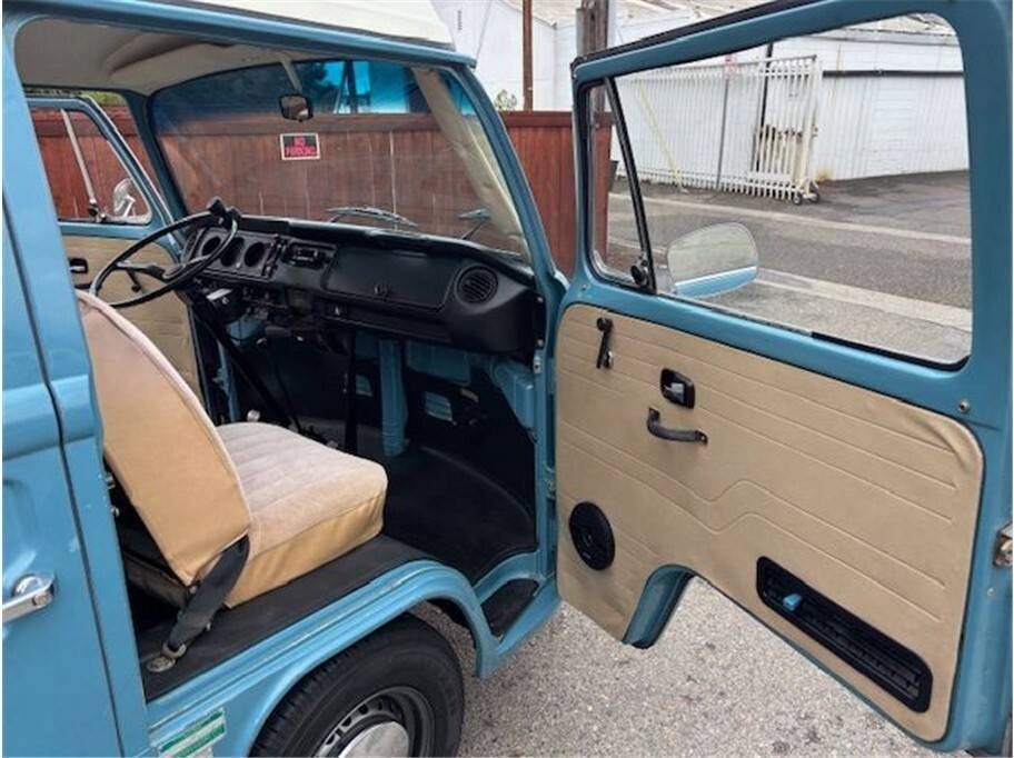 Volkswagen-bus-camper-1973-9