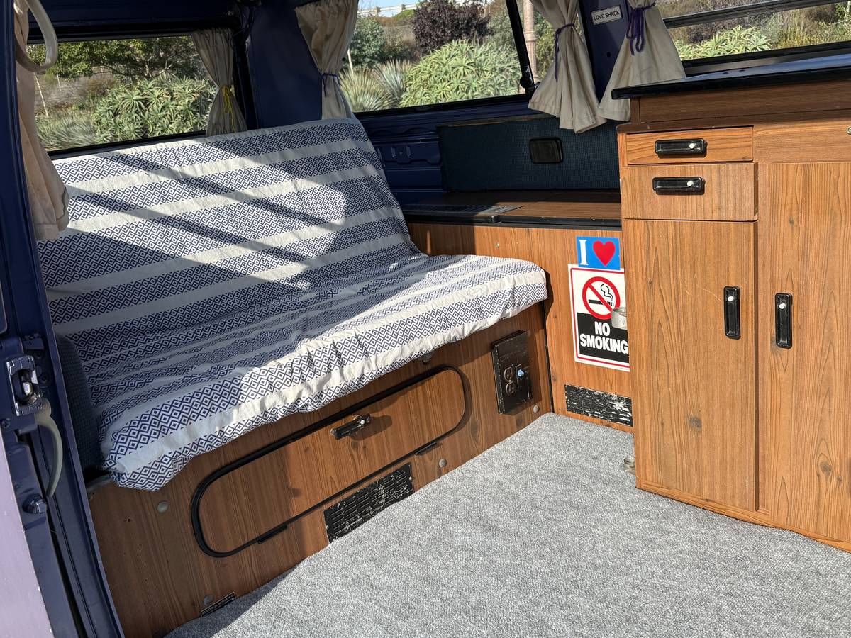Volkswagen-bus-westfalia-1979-purple-3