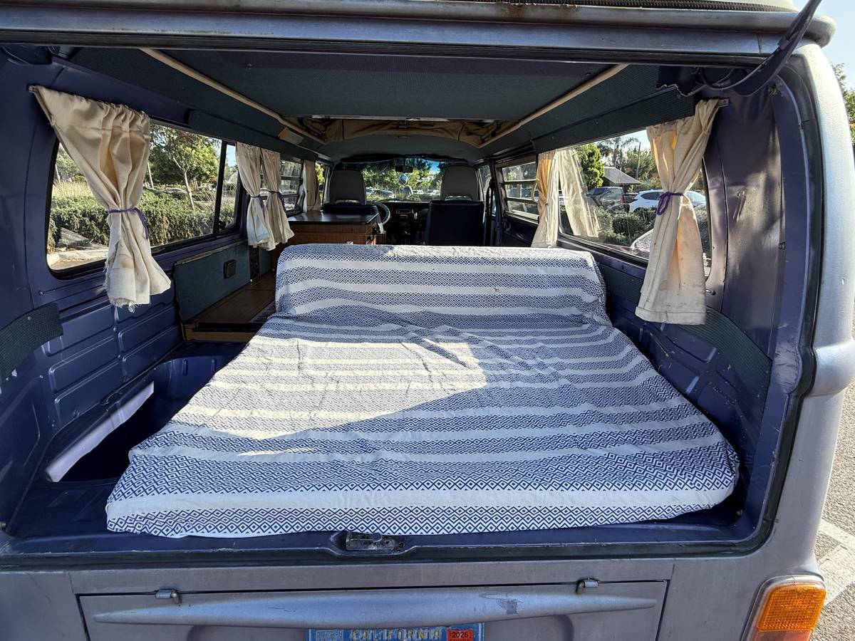 Volkswagen-bus-westfalia-1979-purple-8