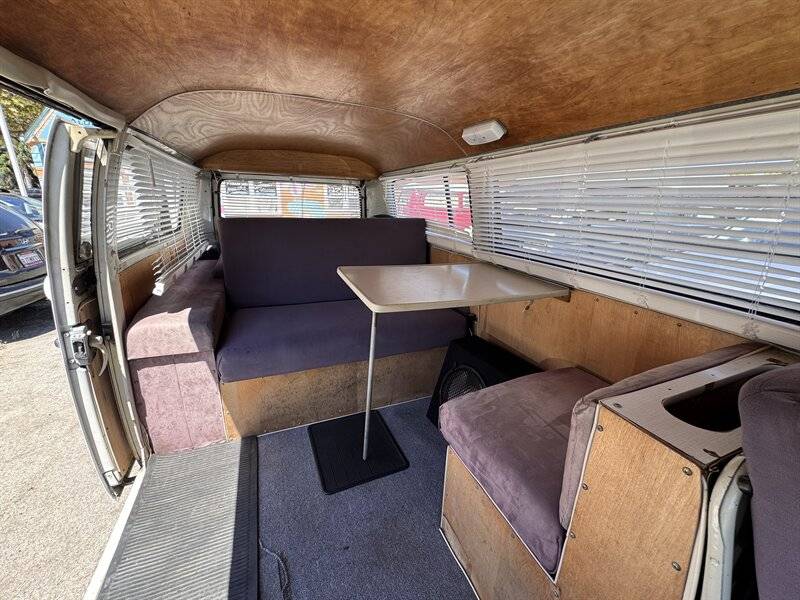 Volkswagen-busvanagon-1969-21