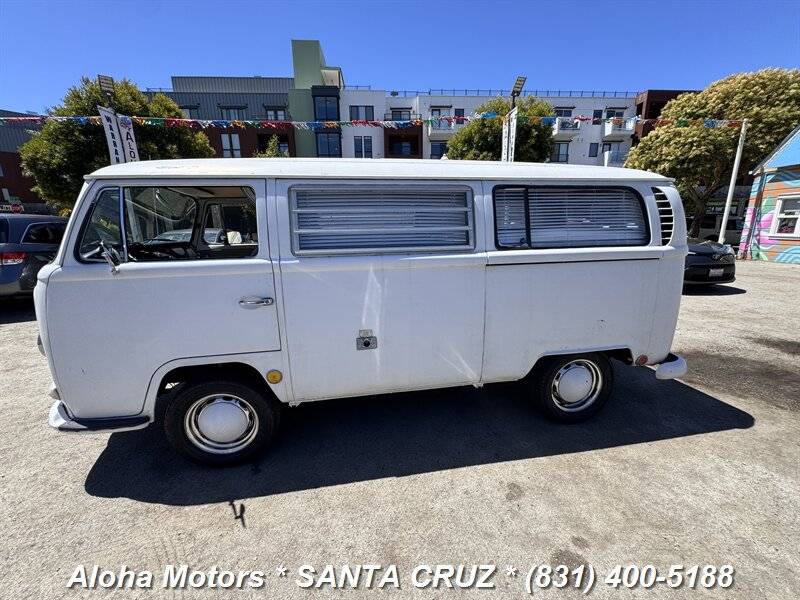 Volkswagen-busvanagon-1969-3
