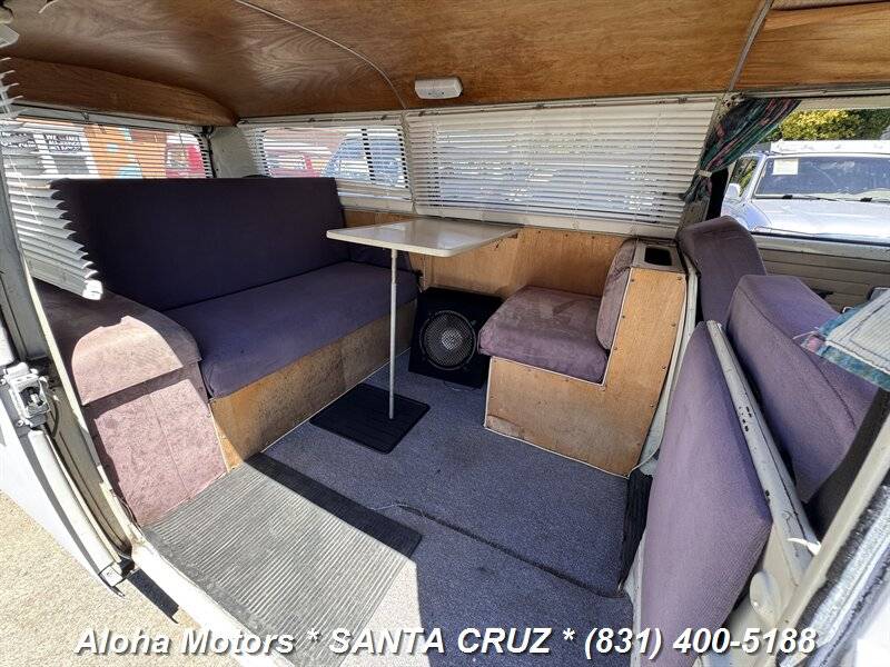 Volkswagen-busvanagon-1969-38