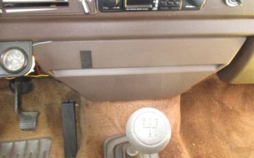 Volkswagen-busvanagon-camper-1982-white-13