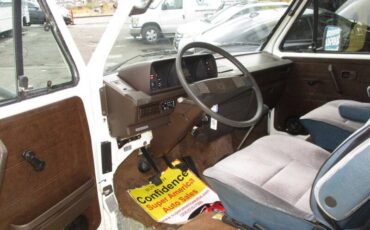 Volkswagen-busvanagon-camper-1982-white-17