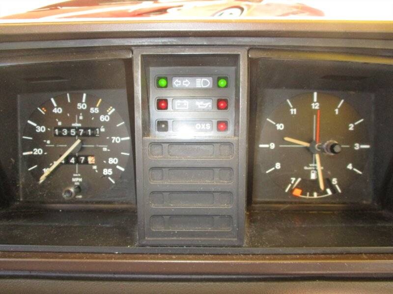 Volkswagen-busvanagon-camper-1982-white-65