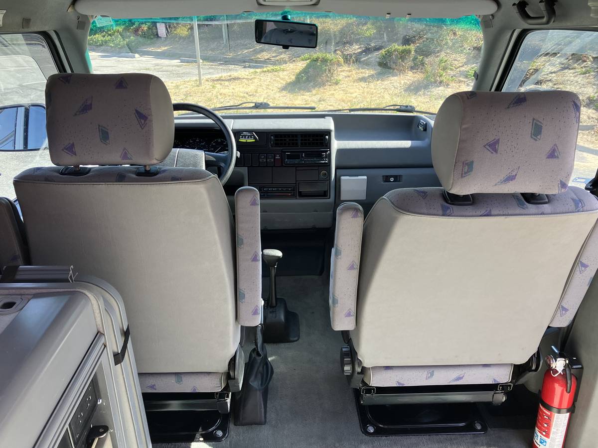Volkswagen-eurovan-camper-1995-white-19