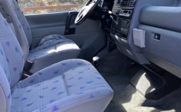Volkswagen-eurovan-camper-1995-white-21