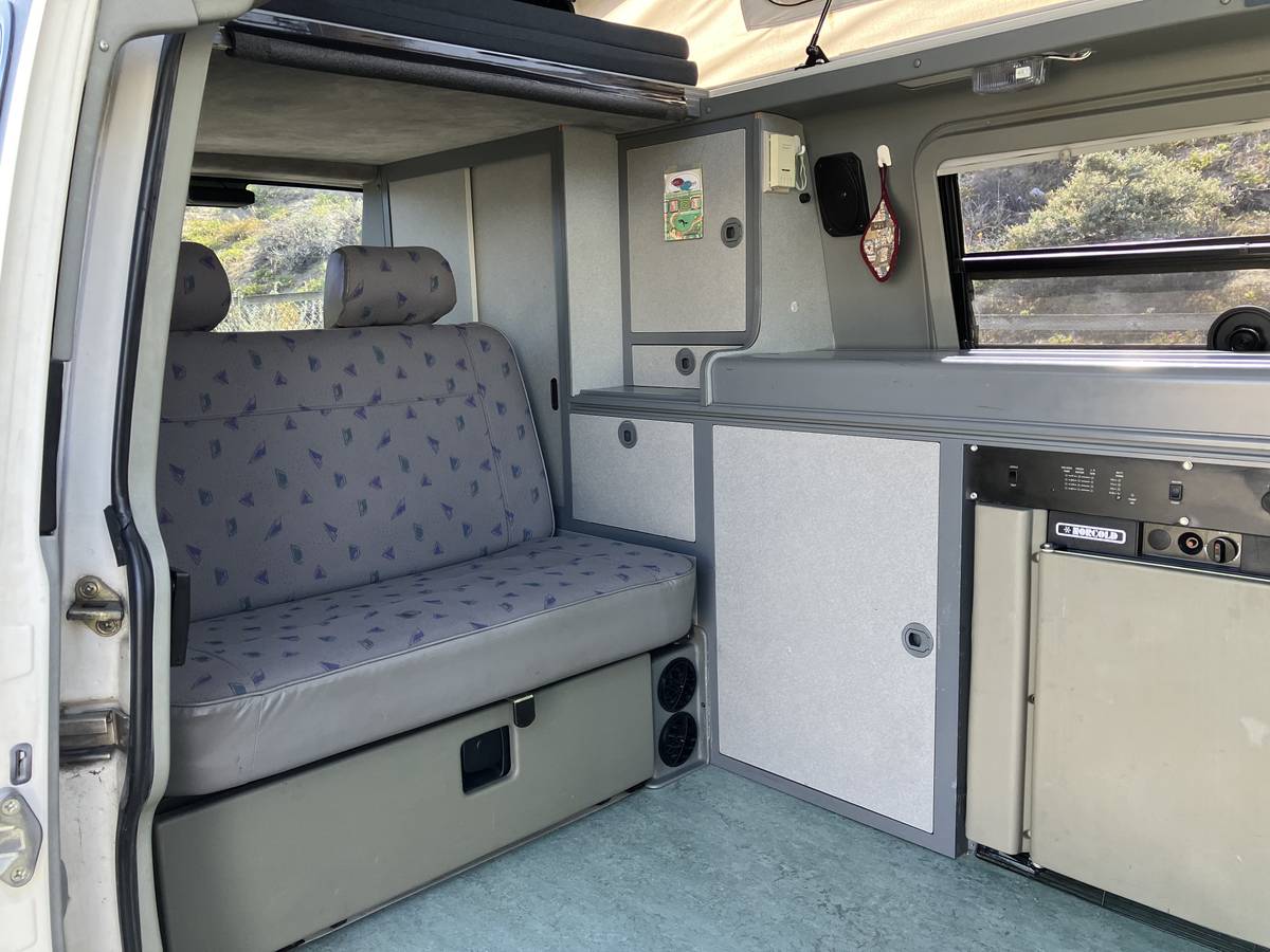Volkswagen-eurovan-camper-1995-white-22