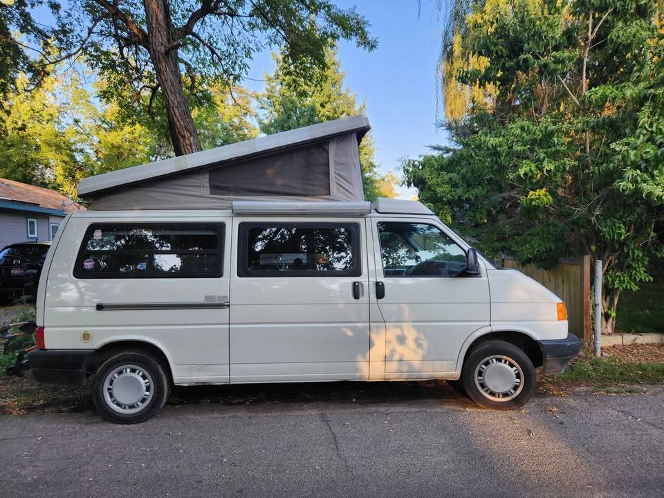 Volkswagen-eurovan-camper-1995-white