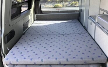 Volkswagen-eurovan-camper-1995-white-25