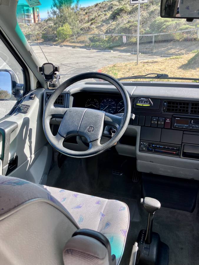 Volkswagen-eurovan-camper-1995-white-34