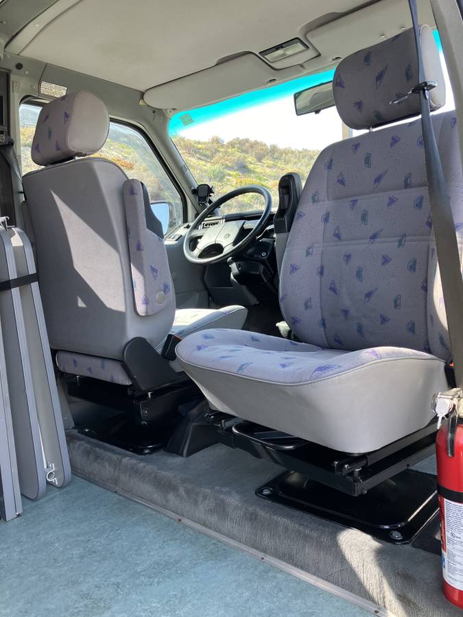 Volkswagen-eurovan-camper-1995-white-39