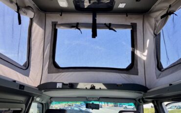Volkswagen-eurovan-camper-1995-white-42