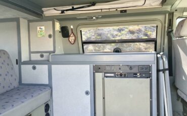 Volkswagen-eurovan-camper-1995-white-9