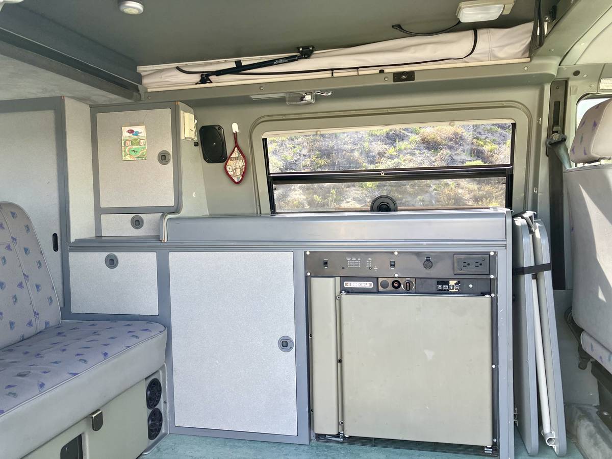 Volkswagen-eurovan-camper-1995-white-9