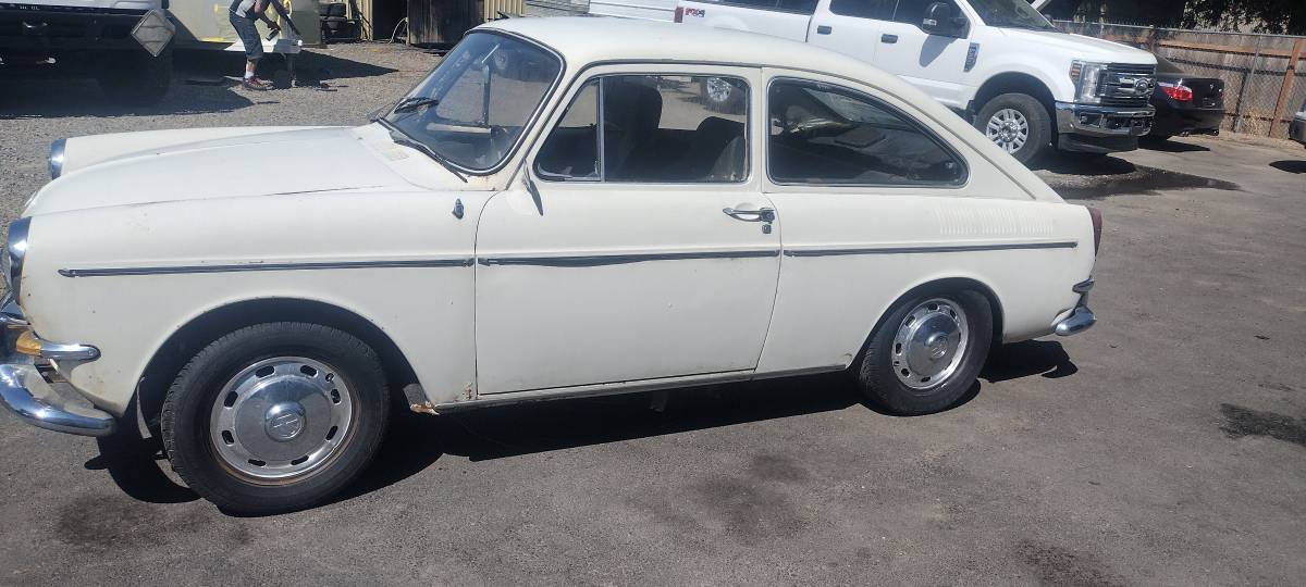Volkswagen-fastback-1967-2