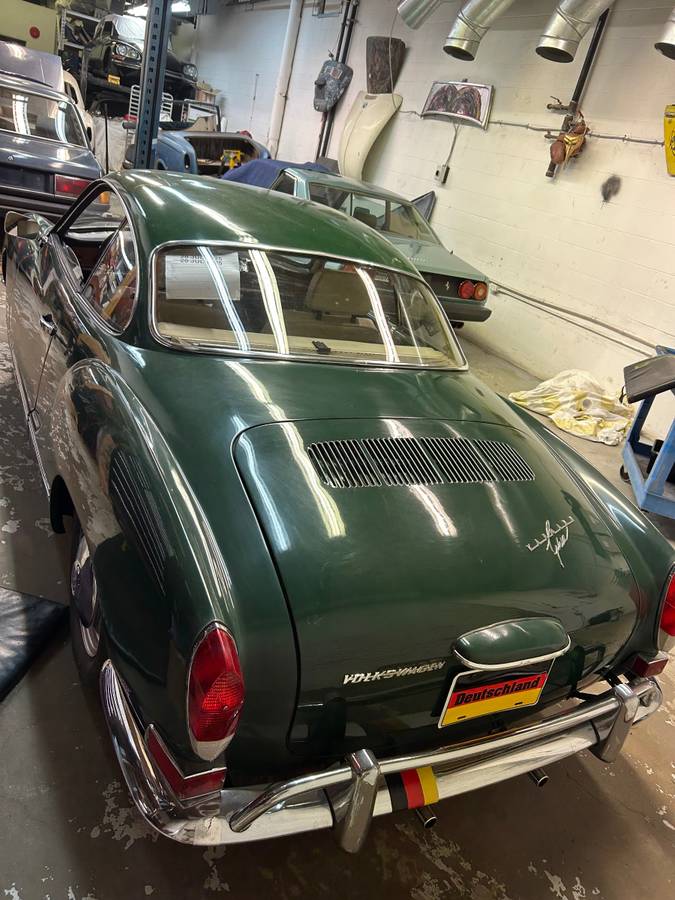 Volkswagen-karmann-ghia-1970-green