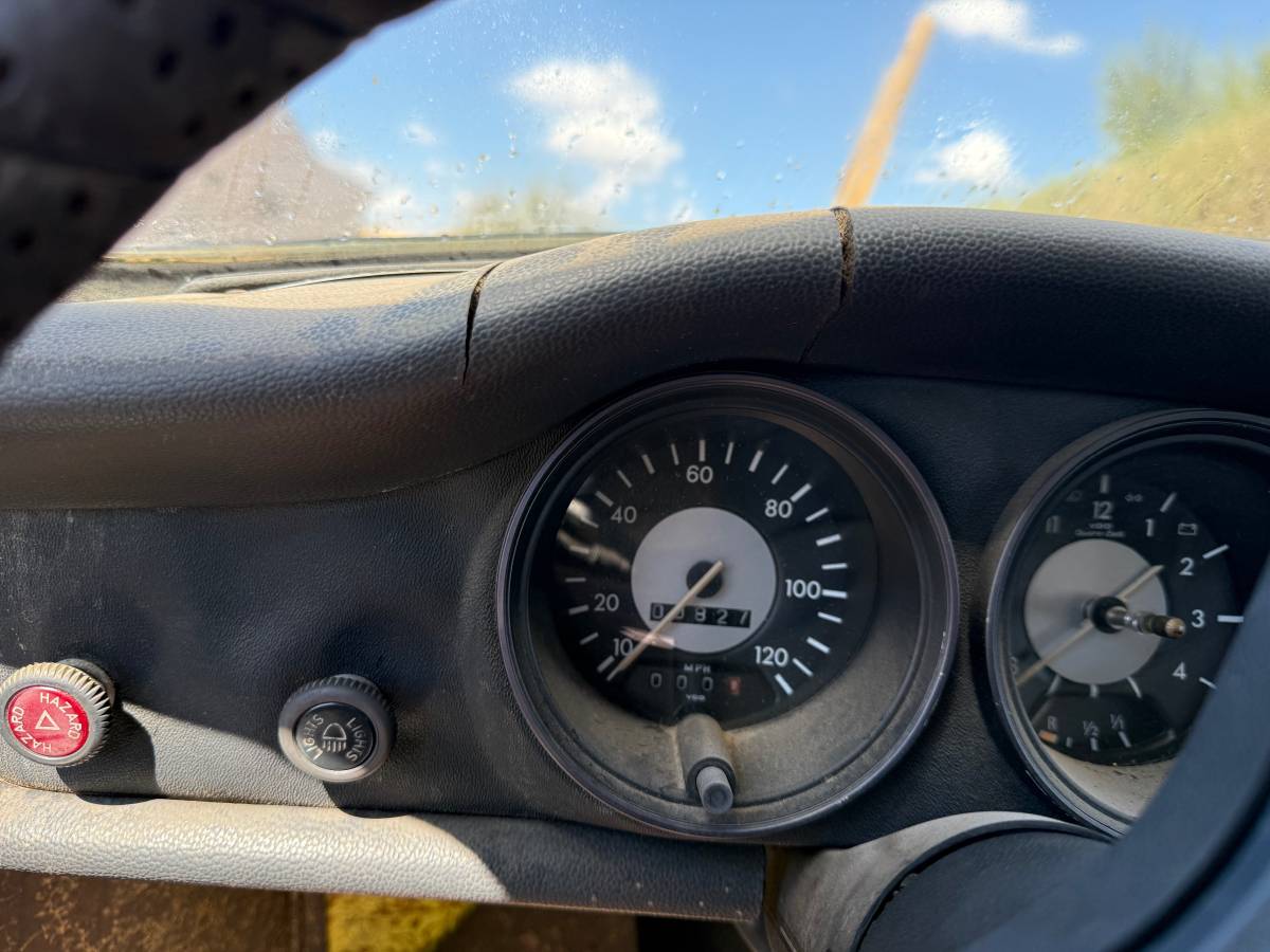 Volkswagen-karmann-ghia-1974-2