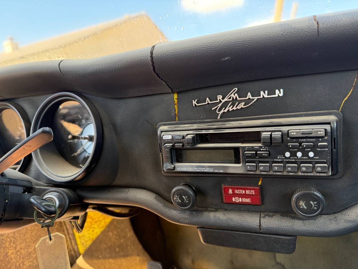 Volkswagen-karmann-ghia-1974-3