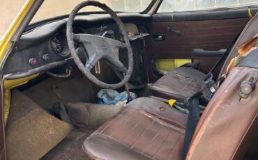 Volkswagen-karmann-ghia-1974