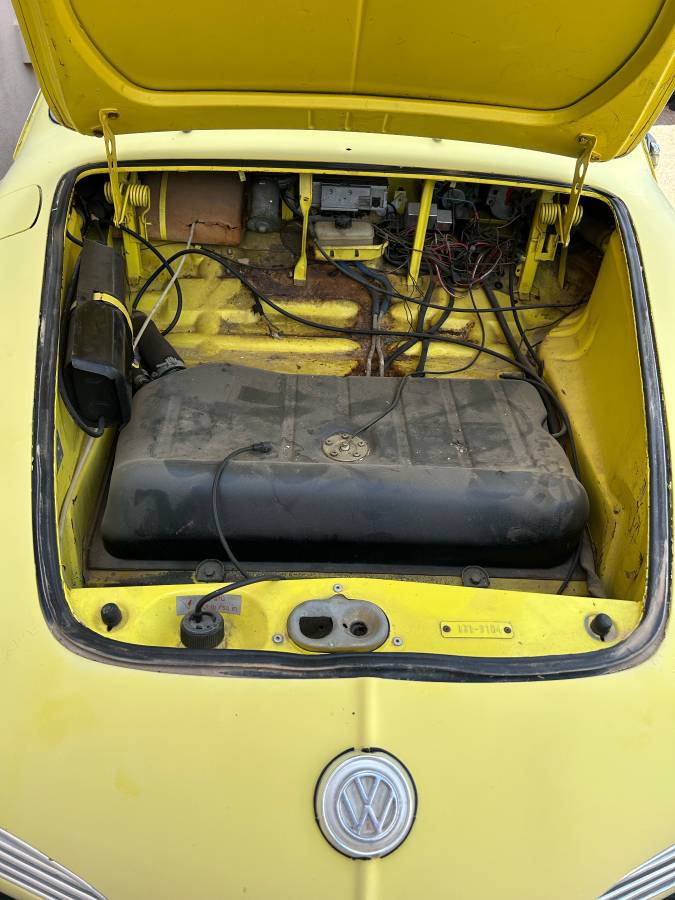Volkswagen-karmann-ghia-1974-8