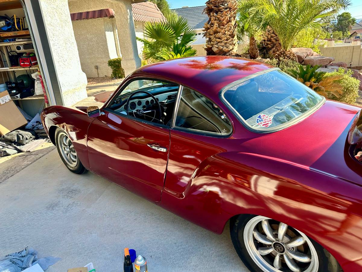 Volkswagen-karmenn-ghia-1968-red-1