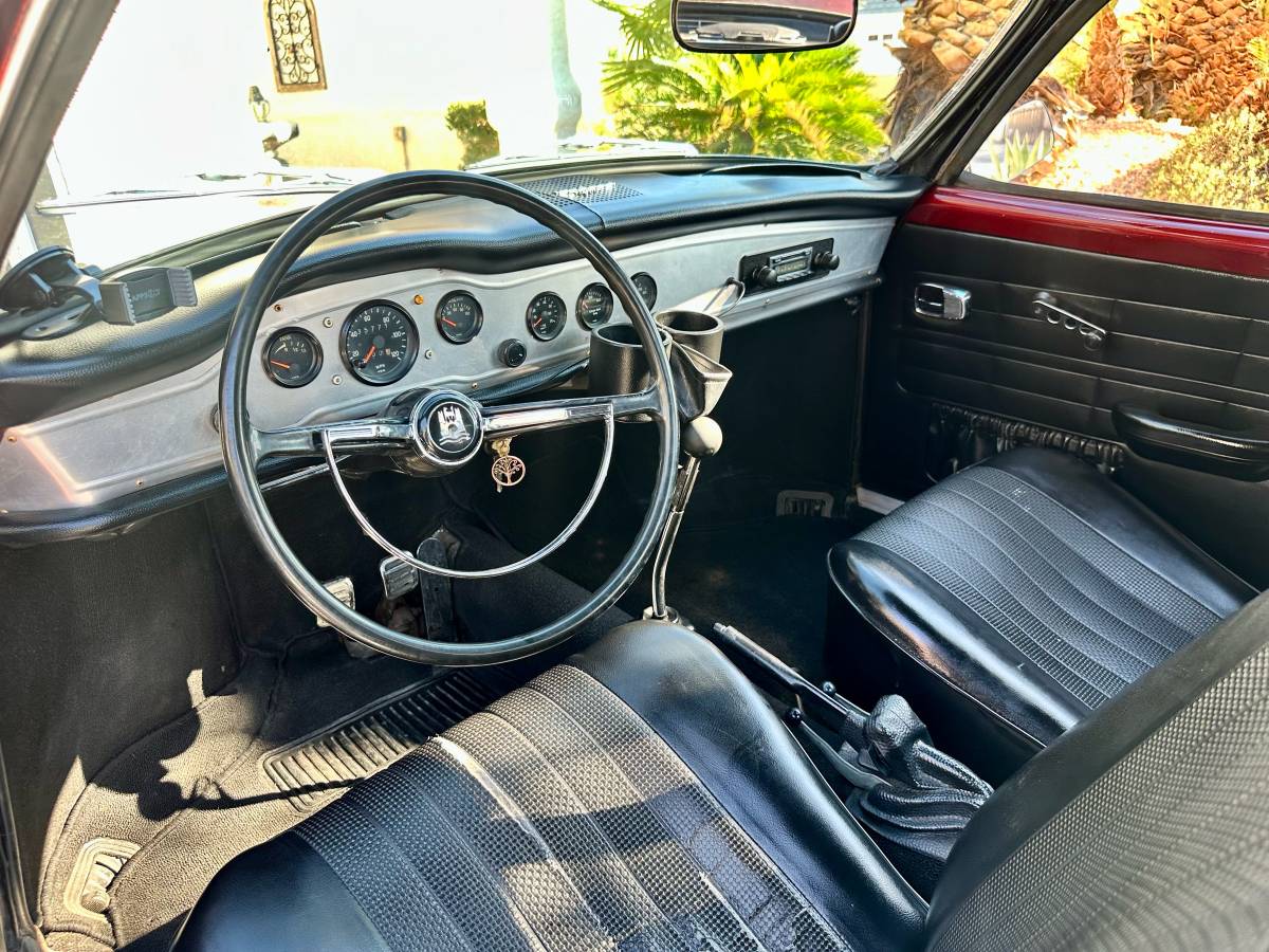 Volkswagen-karmenn-ghia-1968-red-2