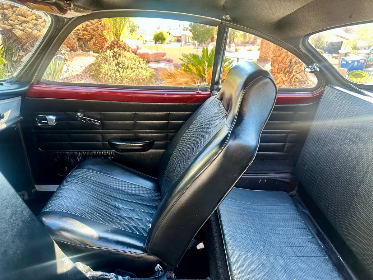 Volkswagen-karmenn-ghia-1968-red-5