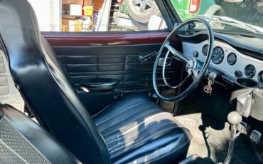 Volkswagen-karmenn-ghia-1968-red-6