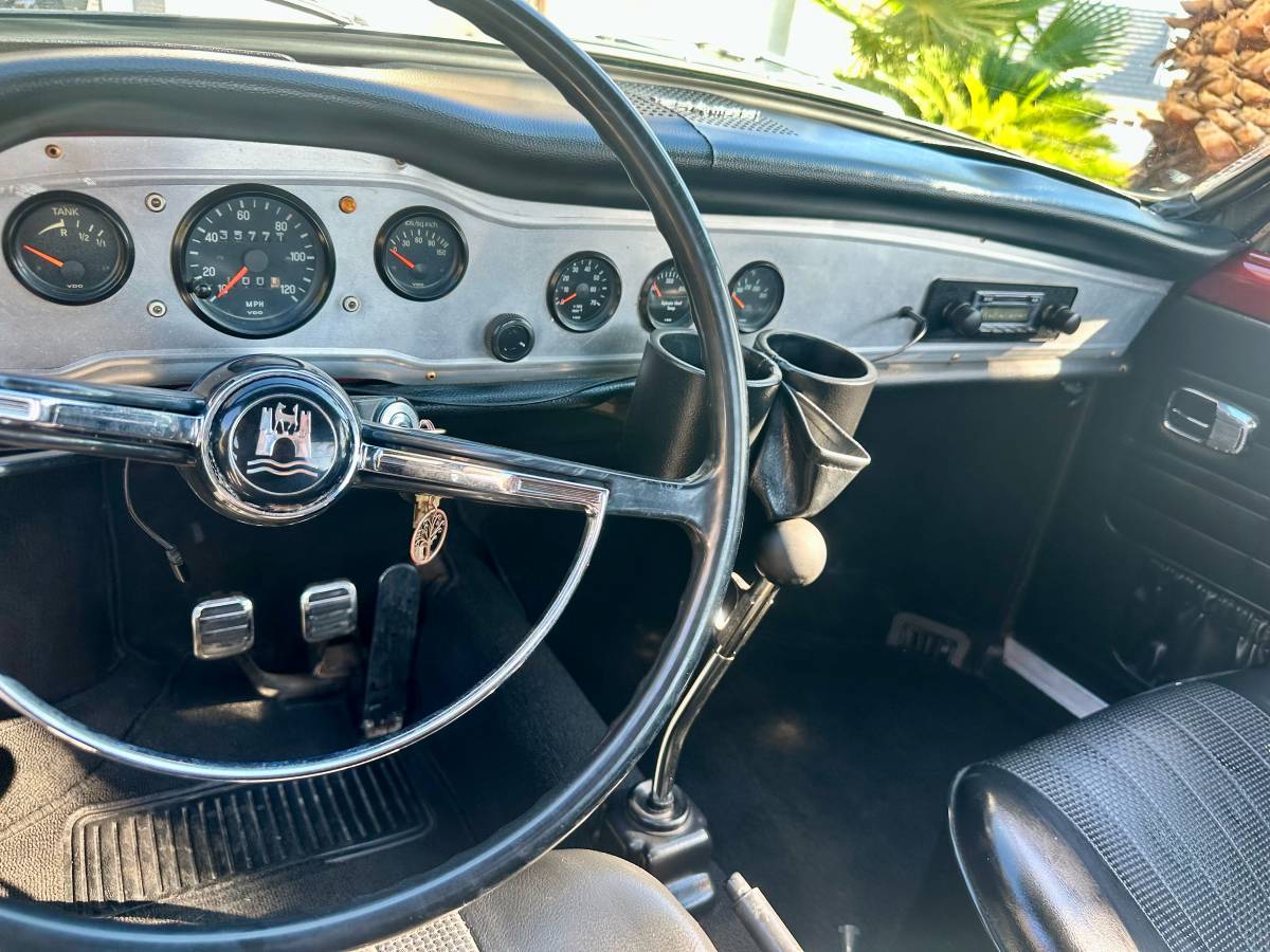 Volkswagen-karmenn-ghia-1968-red-7