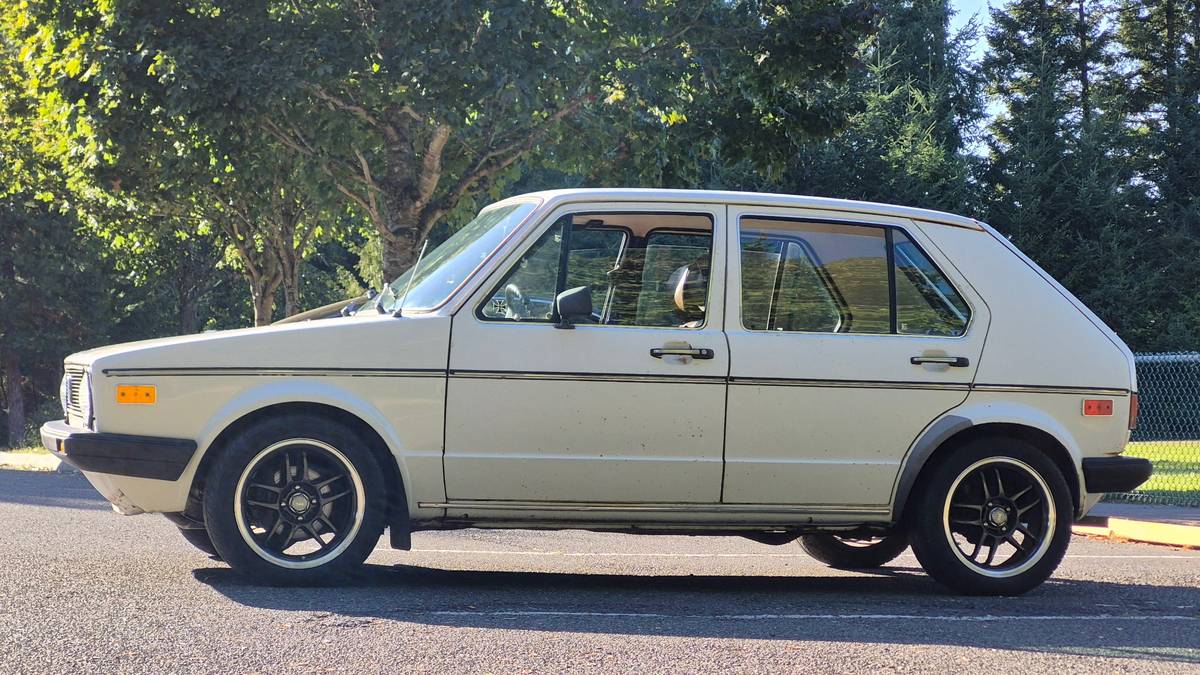 Volkswagen-rabbit-1978-white-12