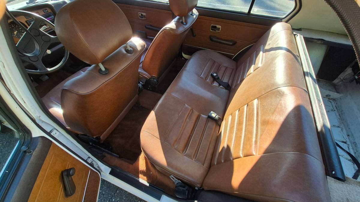 Volkswagen-rabbit-1978-white-14